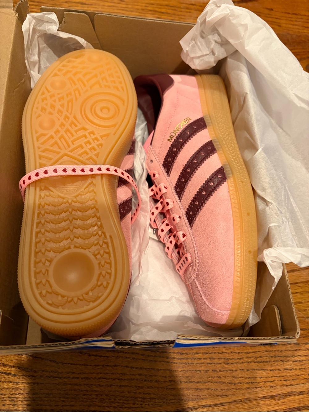 NEW Adidas Pink & Burgundy Rare Valentine’s Muenchen Sneakers 7.5W - Picture 3 of 5